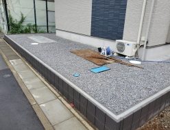 白岡市の新築外構で施工した防草シート・砂利敷き