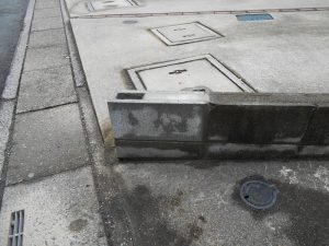 伊奈町で破損したブロック塀を積み直して復旧した工事完了後
