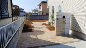 羽生市 新築外構工事 門柱・アプローチ 羽生市の新築外構工事|門柱とインターロッキングアプローチを施工した門まわり