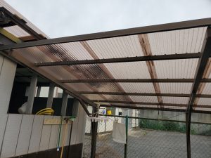 さいたま市岩槻区でカーポートの屋根材と下地を補修した工事完了後