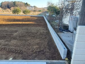 白岡市で外構の敷地境界に施工したブロック工事