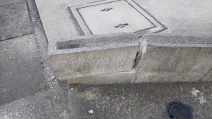 伊奈町で破損したブロック塀の復旧工事前