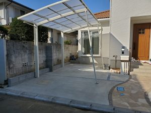 蓮田市 新築外構工事 カーポート・駐車場 蓮田市の新築外構工事|カーポートと土間コンクリート駐車場を施工した完成全景