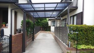 白岡市で目隠しフェンスと駐車スペースをリフォームした外構工事完成写真