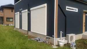 加須市のウッドデッキと目隠しフェンスの外構リフォーム工事施工前