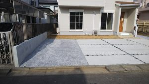 蓮田市のカーポートと駐車場を整備する外構リフォーム工事施工前