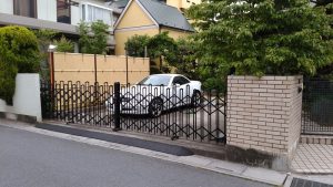 さいたま市の駐車スペースと目隠しフェンスの外構リフォーム工事施工前