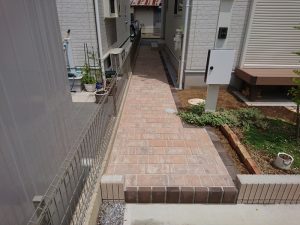 鴻巣市で庭とアプローチまわりを整備した外構リフォーム工事完成写真