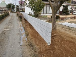宮代町で施工した長い敷地境界のブロック工事