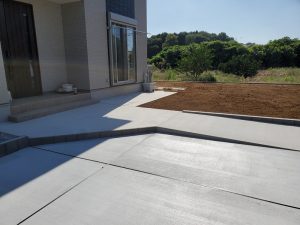 白岡市 新築外構工事 玄関アプローチ 白岡市の新築外構工事|玄関まで歩きやすく施工したコンクリートアプローチ