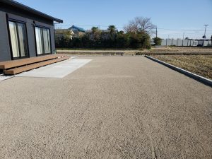 加須市で施工した人工芝を張るための下地・整地工事の完成写真