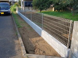 白岡市で住宅まわりの境界に施工したブロック工事