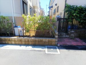 上尾市のアプローチと庭まわりの外構リフォーム工事施工前
