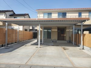 春日部市の外構リフォームで施工したガゼボと舗装された庭空間