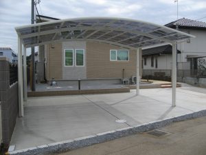 古河市 新築外構工事 カーポート・駐車場 古河市の新築外構工事|カーポートと土間コンクリート駐車場を施工した完成全景