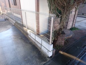 上尾市で事故により破損したブロックとフェンスの復旧工事完了
