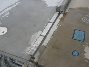 杉戸町で破損したブロックと縁石の復旧工事完了