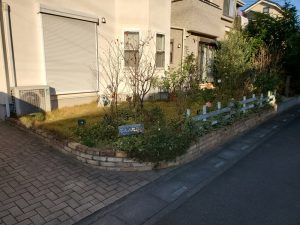 伊奈町の庭とフェンスの外構リフォーム工事施工前