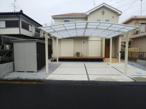 蓮田市でカーポートと駐車スペースを整備した外構リフォーム工事完成写真